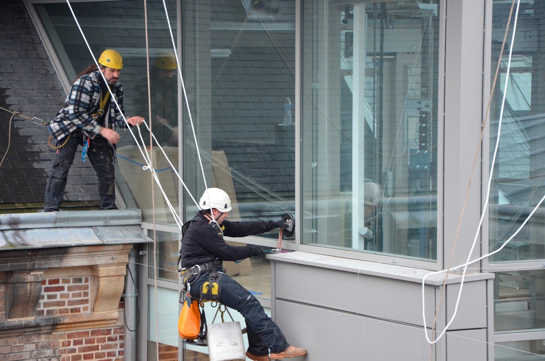 protection plexiglas contre les pigeons